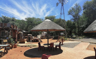 Kalahari Oasis Bush Pub outside
