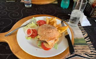 Zini Forest Pub Grill food