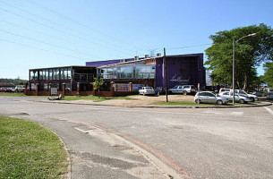 Hollywoodbets Springfield Park And Bunny outside