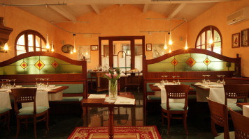 Carbon Bistro inside