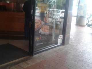 Debonairs Pizza