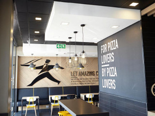 Debonairs Pizza