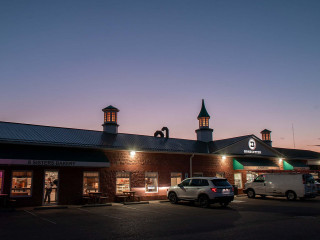 The Hound Country Pub And Bistro